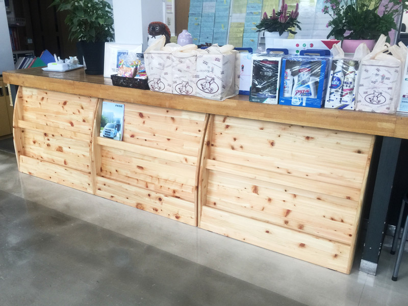 国産桧無垢パンフレット棚