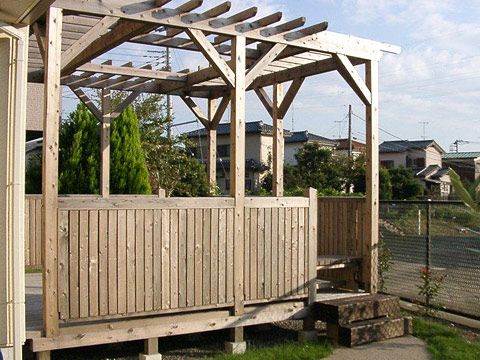 パーゴラ付きウッドデッキ