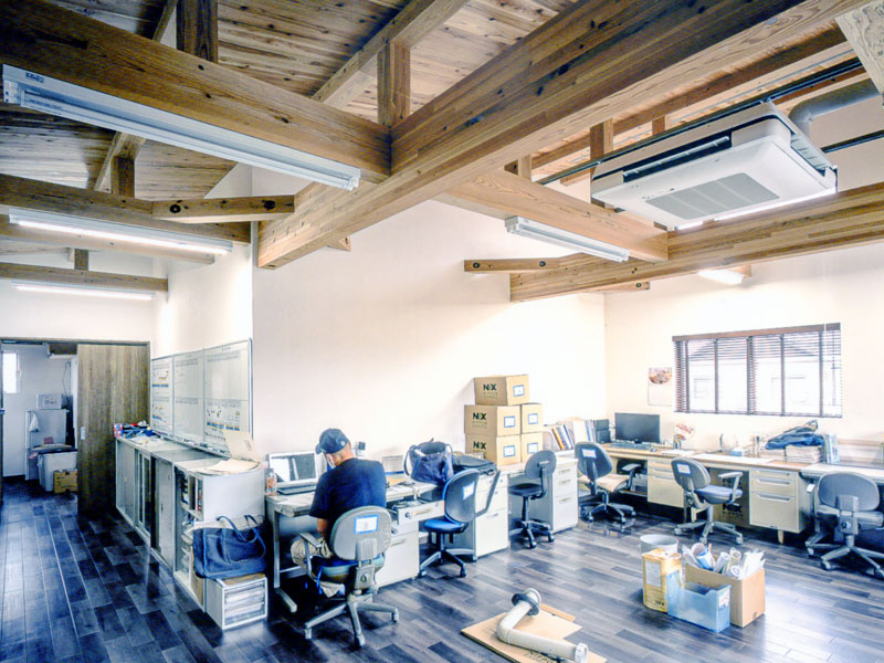 オール国産材の事務所